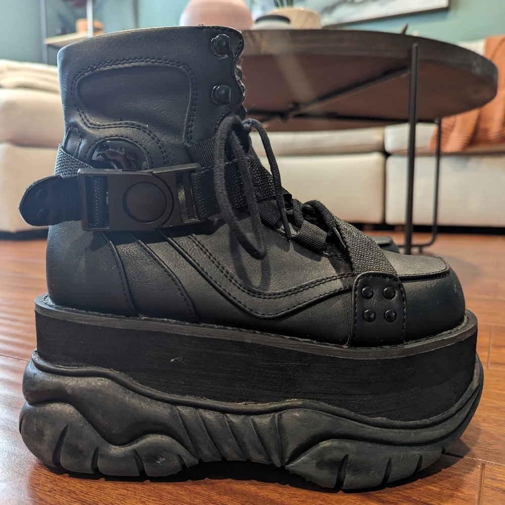 Demonia Cult Neptune 181 Size 5